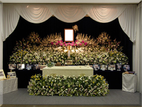 親しい人に囲まれて旅立つ理想の葬儀を、やべ葬儀社の家族葬で